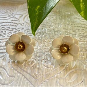 SARAH Coventry vintage SNOW WHITE earrings